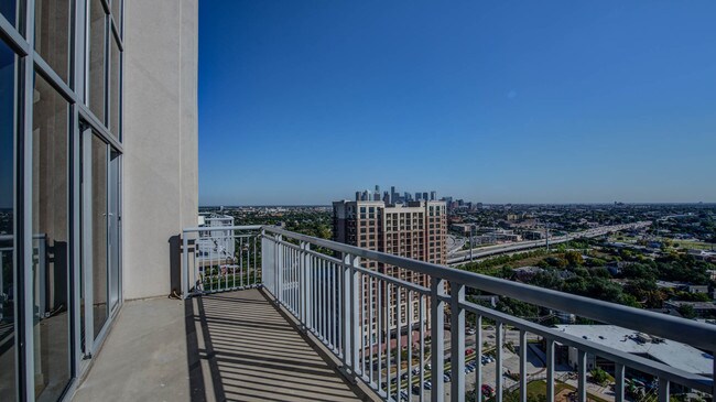 Museum Tower Apartments Houston Tx 20 Ft Balcony With Breathtaking Houston Views Museum Tower