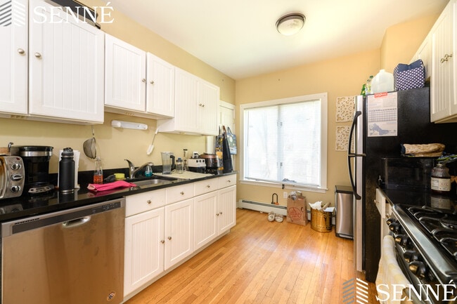 Building Photo - 208 Harvard St