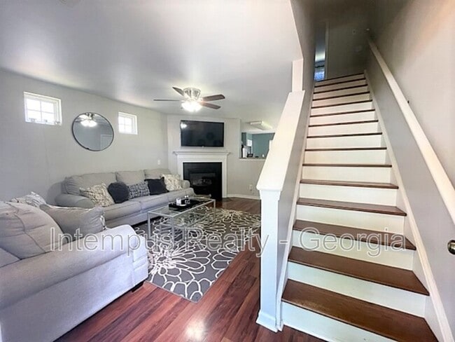 Foto del edificio - 238 Oak Grove Way