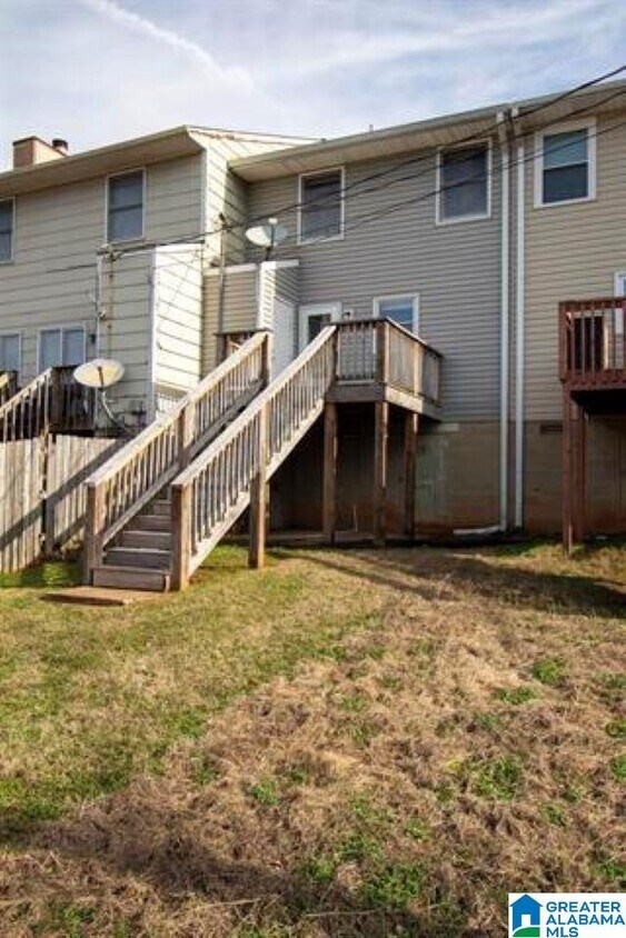 Building Photo - 2553 Hampstead Dr