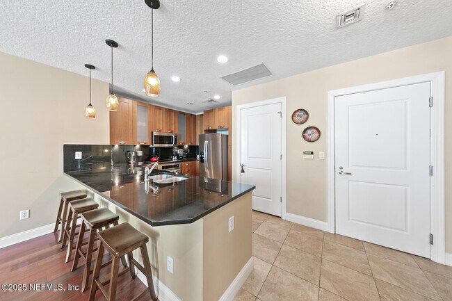 Building Photo - 1431 Riverplace Blvd