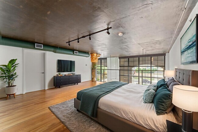 Foto del edificio - 1005 S Shepherd Dr