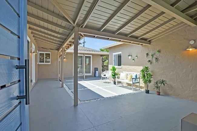 Building Photo - 992 Fairfield Ave