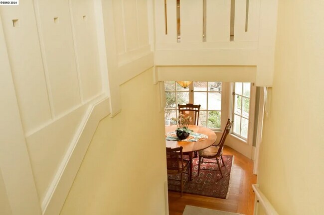 Building Photo - Spacious Beautifully Arranged Apartment in...