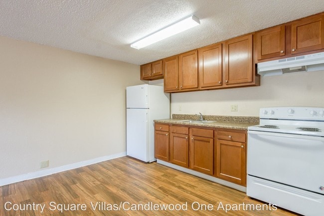 Building Photo - 5917 Oak River Dr