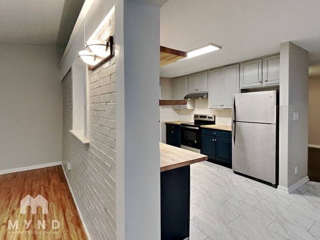 Building Photo - 121 Nicklaus Dr