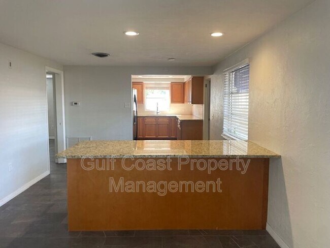 Foto del edificio - 7464 Cass Cir