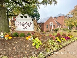 Building Photo - 1602 W Abingdon Dr