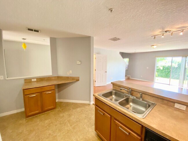 Foto del edificio - 3/2.5 Townhouse For Rent in SouthMeadow