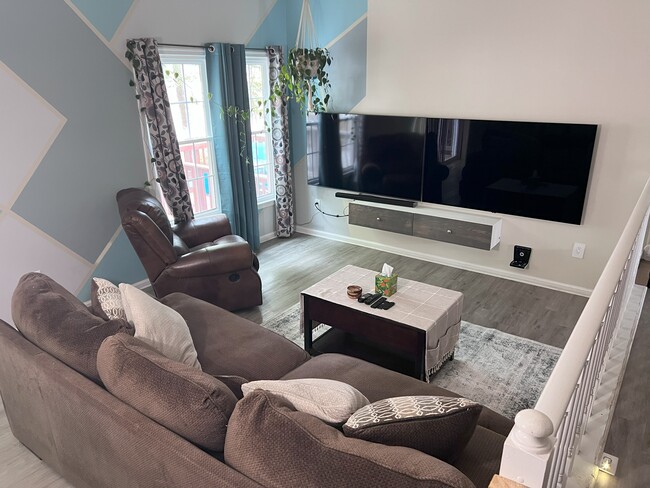 Building Photo - 14856 Swallow Ct