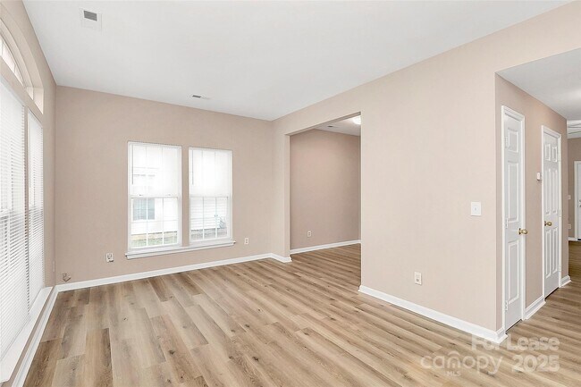 Foto del edificio - 12260 Jessica Pl