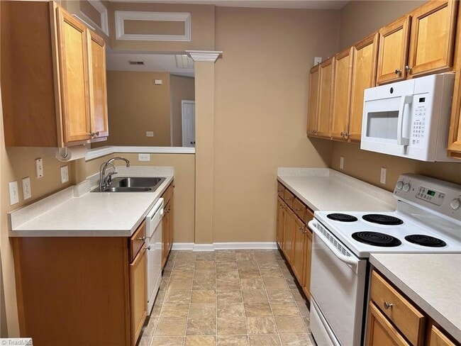 Foto del edificio - 7807 Braefield Dr