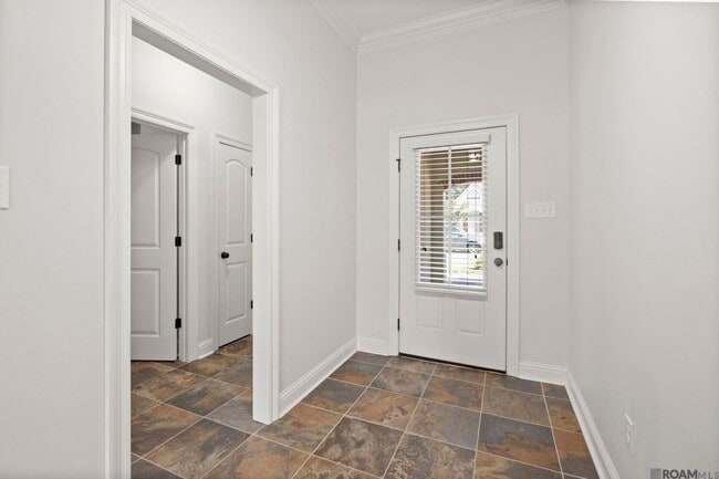 Building Photo - 471 Lake Breeze Dr