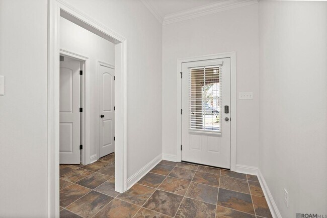 Foto del edificio - 471 Lake Breeze Dr