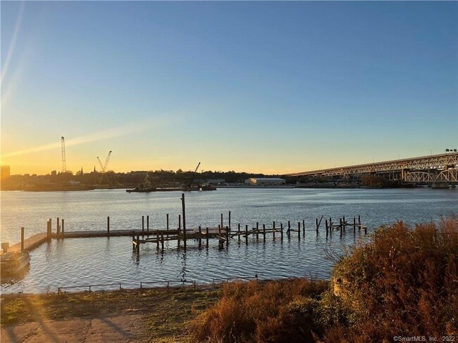 Building Photo - 112 Thames St