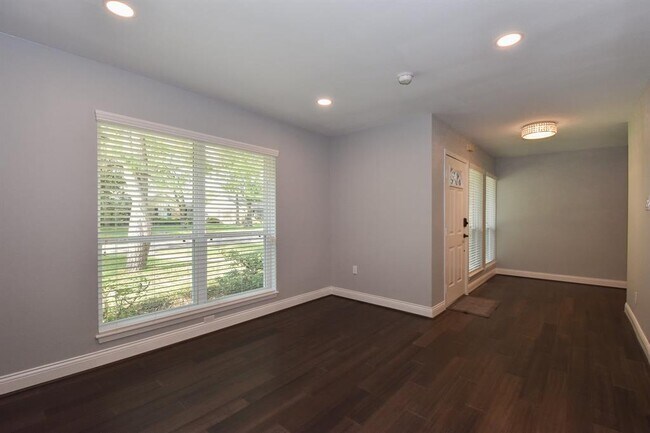 Building Photo - 10607 Meadow Lake Ln