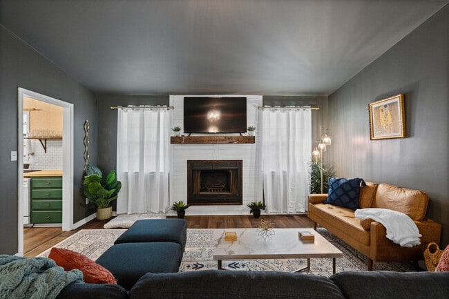 Building Photo - 2001 N 61st Ave