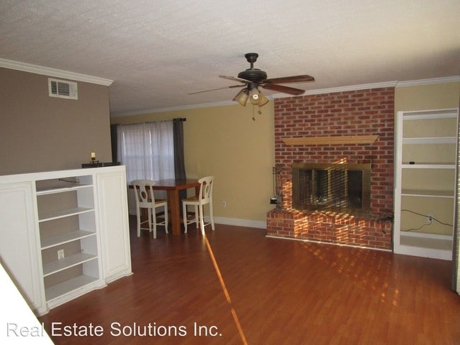 Building Photo - 550 Woodland Hills Pl