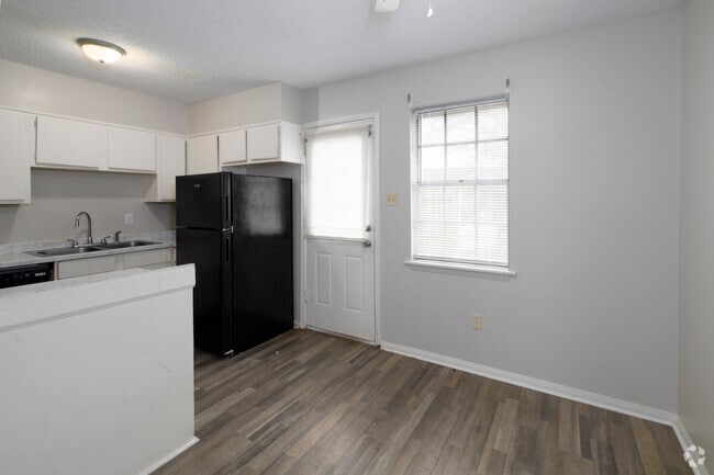 Dining Area - Camelot Apartments and Townhomes