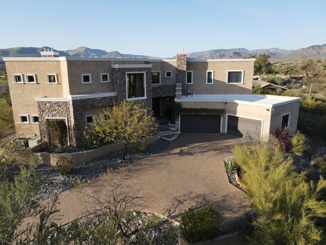 Building Photo - 5708 E Miramonte Dr