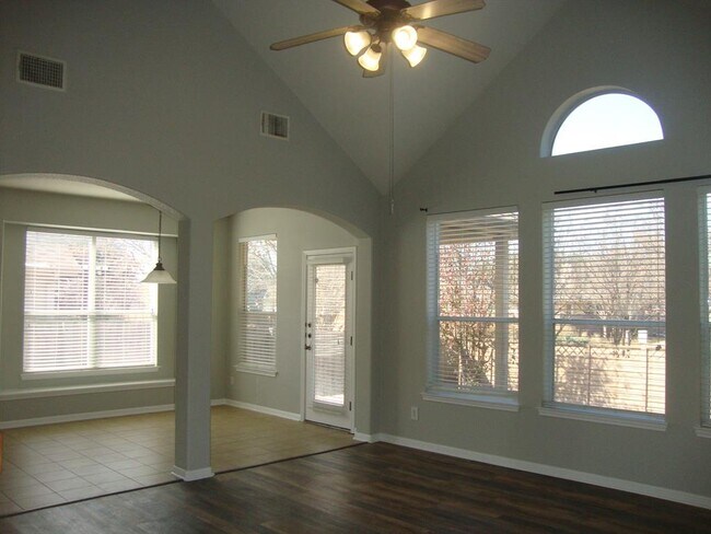 Foto del edificio - 914 Mesquite Hollow Pl