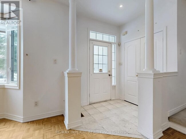 Photo du bâtiment - 30 Catalina Crescent