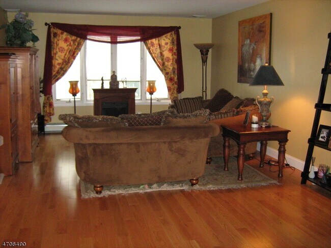 Building Photo - 49 Cleveland St