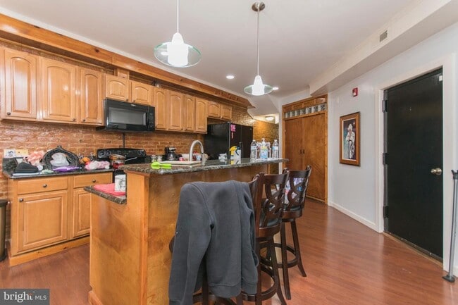 Photo - 515 W Girard Ave - 2F ROOM Apartment