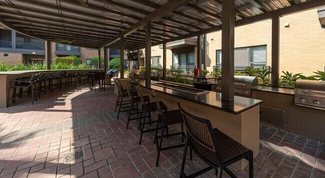 Foto del edificio - 2121 Mid Ln