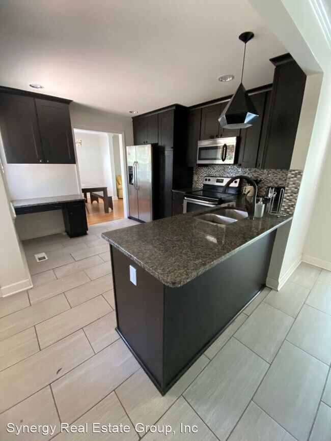 Building Photo - 4 br, 2 bath House - 2222 Ravenwood Dr