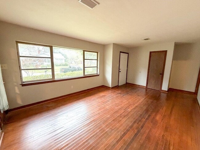 Foto del edificio - 51 Sherwood Dr