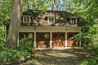 Building Photo - 285 Corning Dr