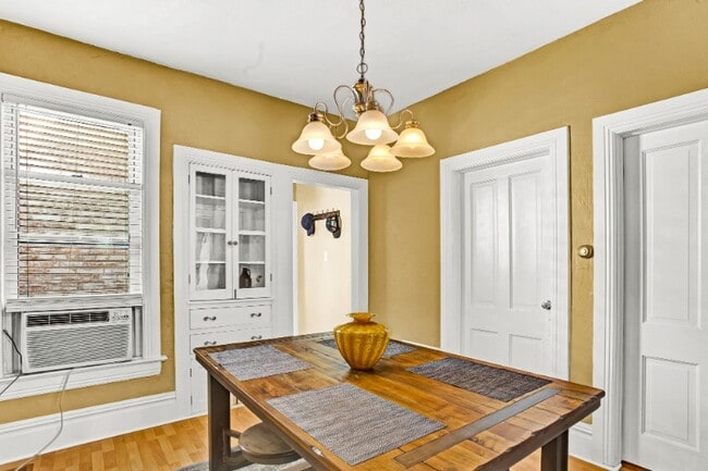 Building Photo - 1015 E 10th Ave