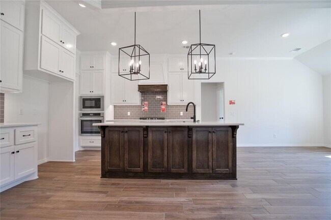 Building Photo - 8800 Tyrion Dr