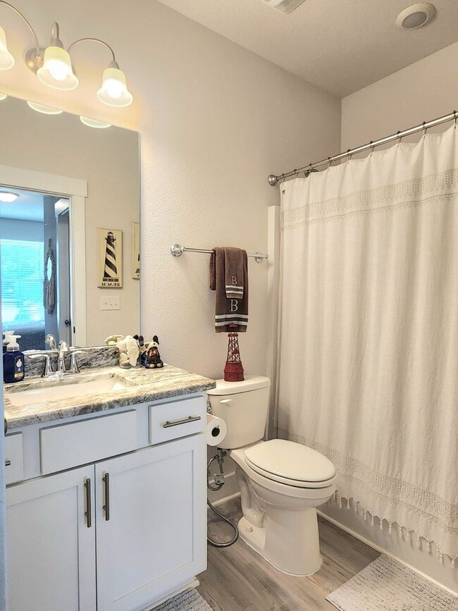 Building Photo - Stunning 4-Bed, 3-Bath Beauty, 2,117 sq. ft. of Pure Comfort and Style!