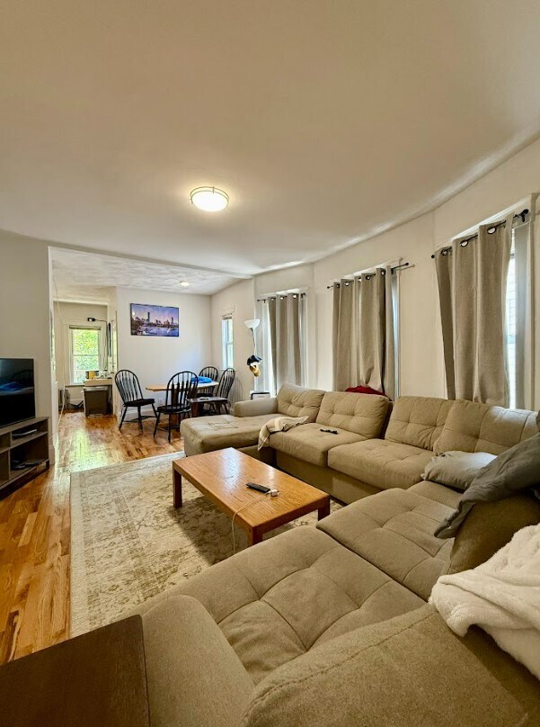 Primary Photo - 39 Bradley St