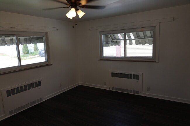 Building Photo - 104 N 9th St