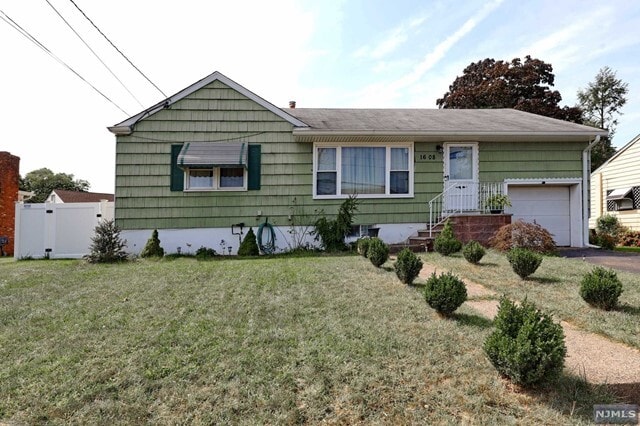 Primary Photo - 16-8 Saddle River Rd