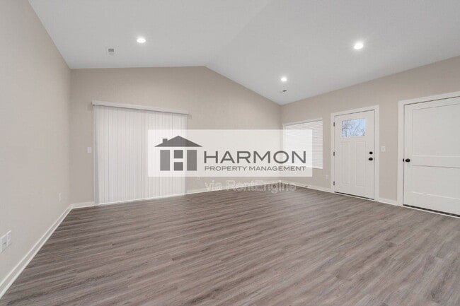 Building Photo - 3310 W 9th St N