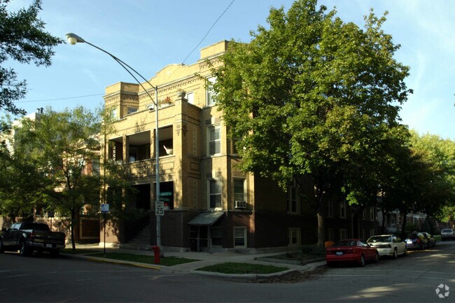 Building Photo - 922-924 N Oakley Blvd