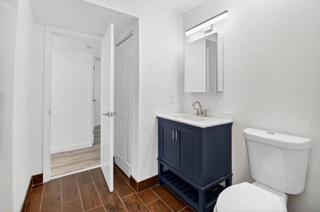 Foto del edificio - 1825 Palm Cove Blvd