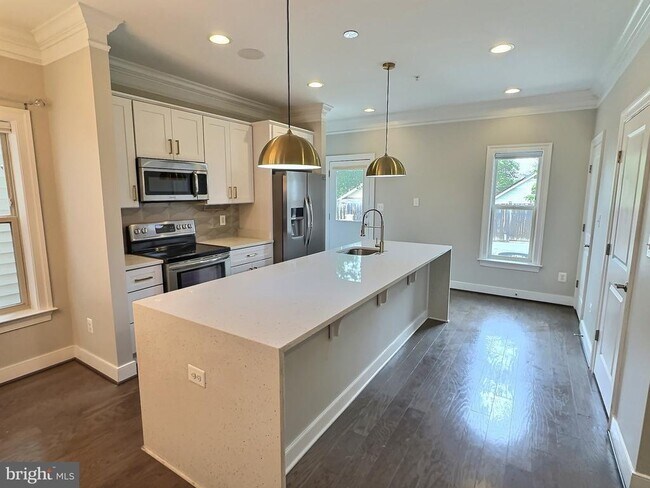 Foto del edificio - 2179 Half Moon Pl NE