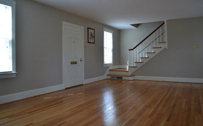 Living room - 230 Parkview Pl