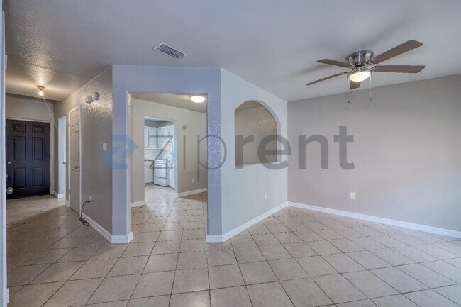 Building Photo - 815 E Sugarcane Dr
