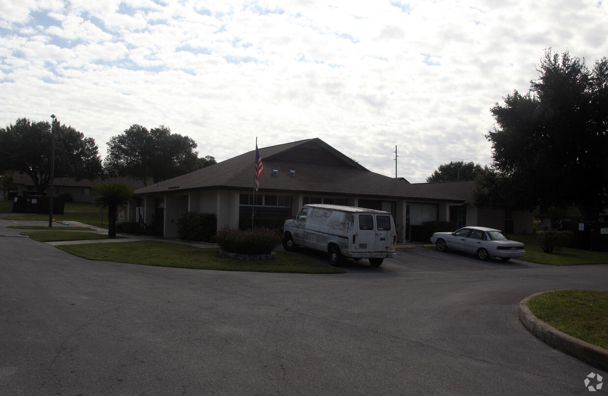 Building Photo - Lake Wales Villas