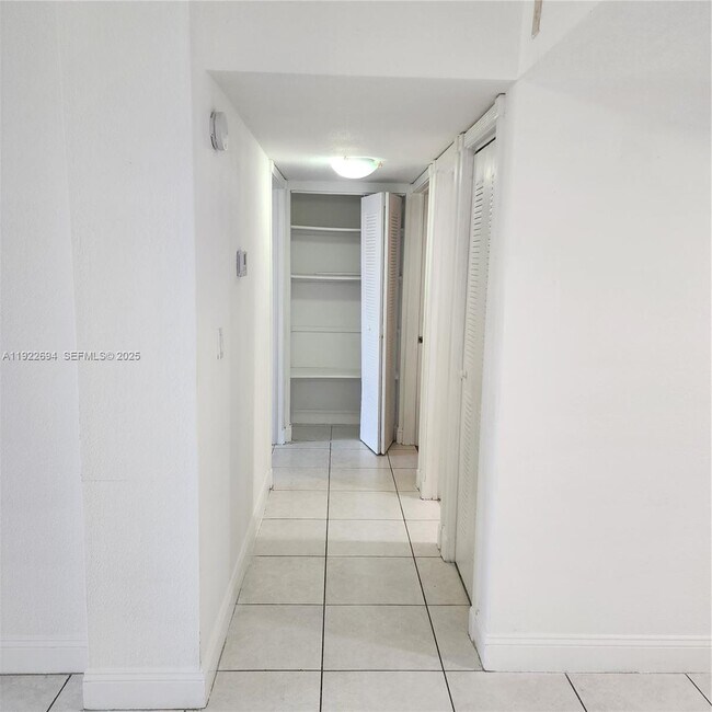 Foto del edificio - 8075 SW 107th Ave