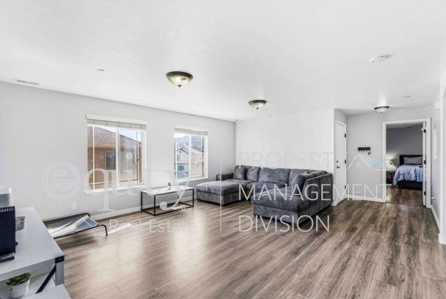 Foto del edificio - 3812 E Rock Creek Rd
