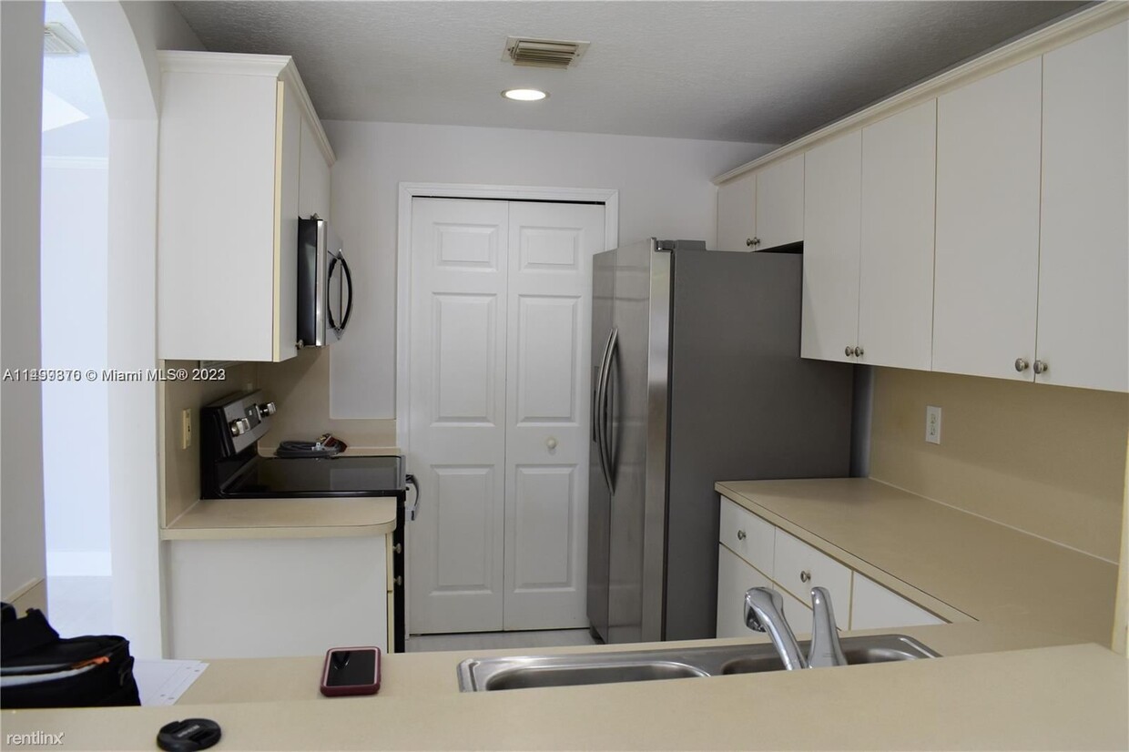 Foto principal - 3 br, 2 bath House - 6540 NW 114th Ave Apt...