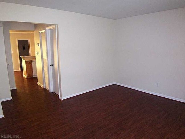Building Photo - Newly Updated 3 Bedroom Town home
