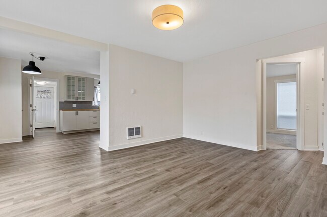 Foto del edificio - 6629 S Pine St